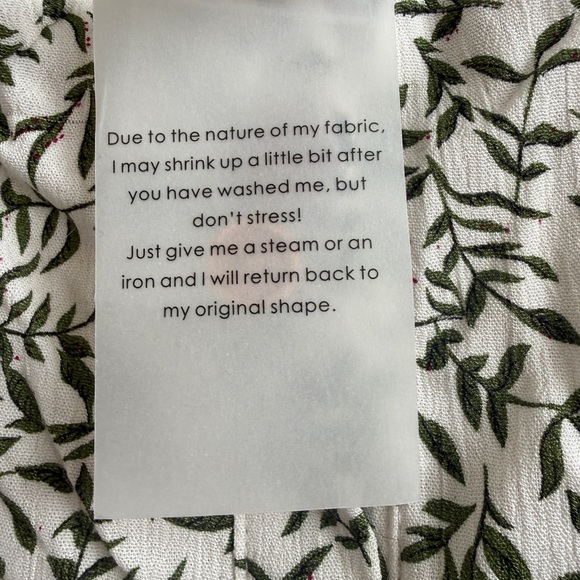 Women’s Green Leaf Print Button-Front Dress - Picture 7 of 7